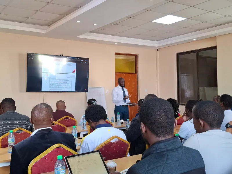 A speaker presents to members at the AAK Members Forum